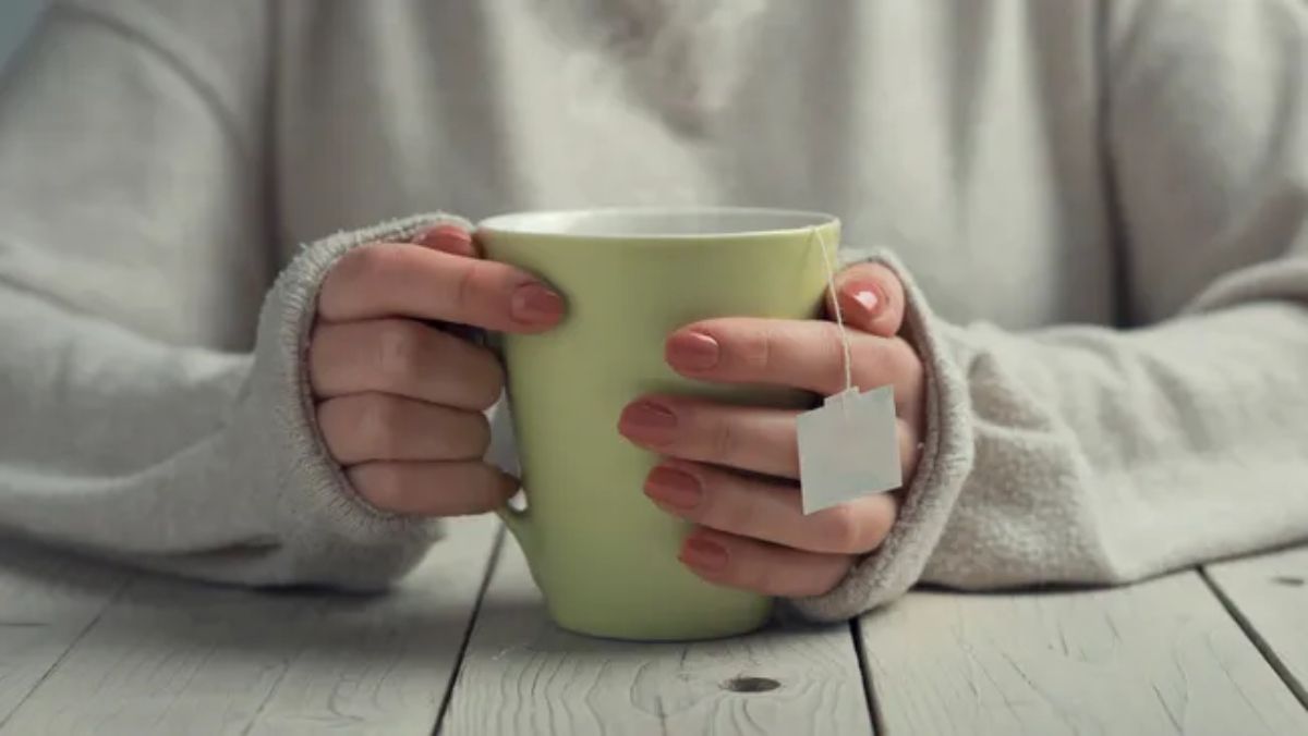 هل يساعد الشاي على الهضم حقًا؟