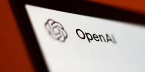 حرب الأجهزة الذكية تشتعل.. OpenAI تتهم آبل بمحاولة عرقلة صعودها