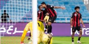 استبعاد تريزيجيه .. التشكيل الرسمي لمباراة الأهلي ضد الرياض بالدوري السعودي