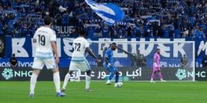 الهلال ضد نيوم.. الزعيم يتأخر بثنائية في الشوط الأول بالدوري السعودي