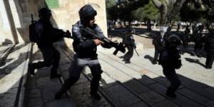 الاحتلال الإسرائيلى يعتقل عشرات الفلسطينيين فى الضفة الغربية والقدس