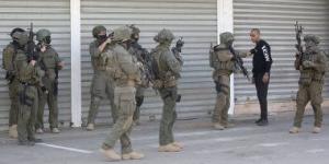 مستوطنون يحرقون مركبة فلسطيني في مسافر يطا جنوب الخليل
