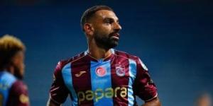 سائح تركى يوثق انبهار المصريين بقميص محمد صلاح فى الشارع.. فيديو
