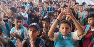 حقيبة النعنع بدل الكتب… أطفال غزة يعودون للدراسة