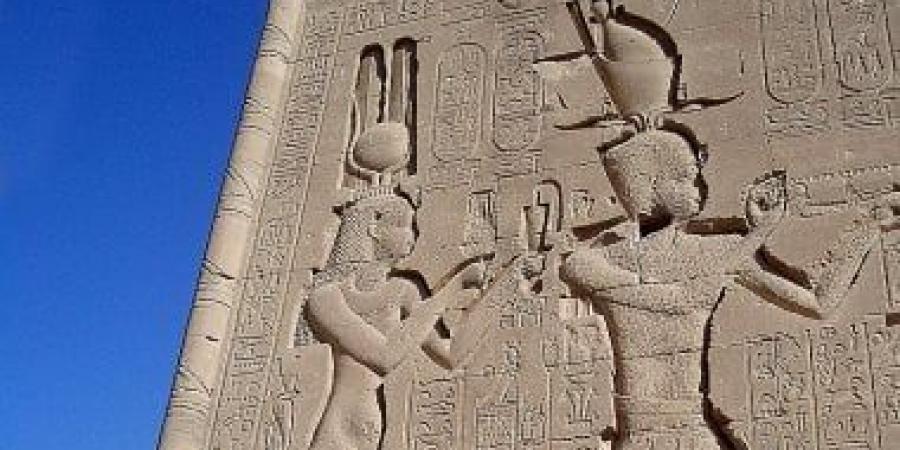 كليوباترا السابعة تنصب ابنها شريكا لها.. الحكاية من واقع التاريخ