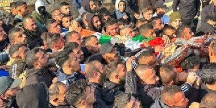 استشهاد فلسطيني متأثرا بجروح إثر قصف إسرائيلي استهدف نازحين جنوب قطاع غزة