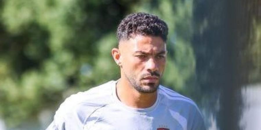 ياسر إبراهيم يستفسر عن سبب غيابه عن مباريات الأهلى رغم غلق ملف الرحيل