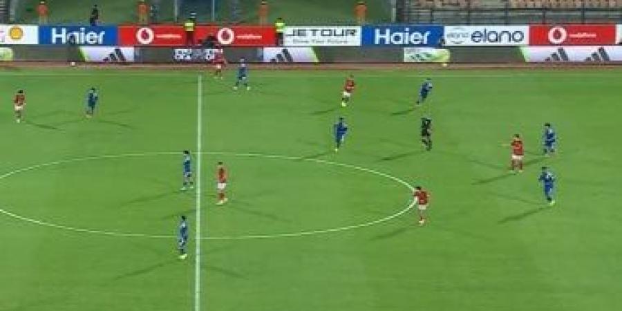 30 دقيقة.. الأهلي 0-0 سموحة.. وتكتل سكندري لمنع الأحمر من تسجيل هدف التقدم