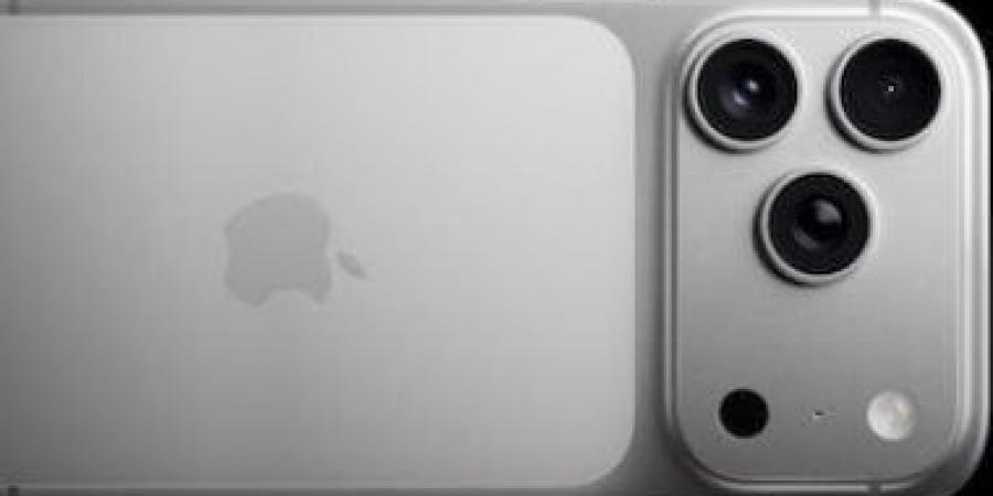 تسريب جديد يكشف عودة اللون الفضى إلى iPhone 18 Pro