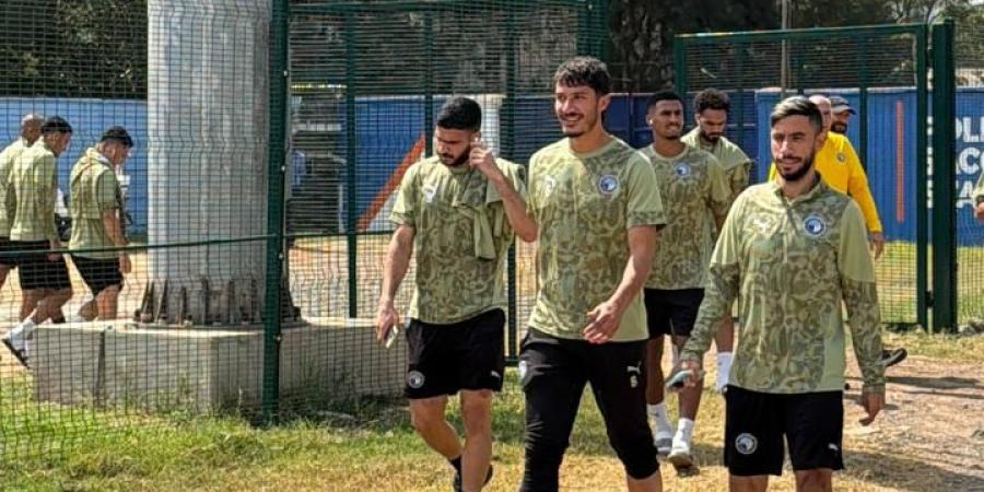 بيراميدز يصل ملعب البوليس الكيني لخوض المران الأول قبل مواجهة جورماهيا.. صور