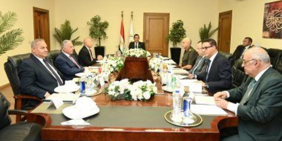 وزير الرياضة يجتمع بمجلس هيئة استاد القاهرة لمناقشة الفرص الاستثمارية وخطط التطوير