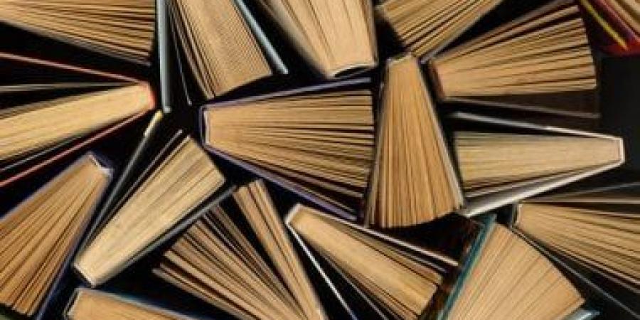 صراع الهوية الورقية.. لماذا يرفض القراء التخلى عن المجلدات الفاخرة؟