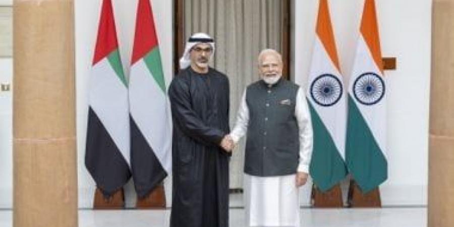 ولي عهد أبوظبي ورئيس الوزراء الهندي يبحثان العلاقات الثنائية وسبل تعزيزها
