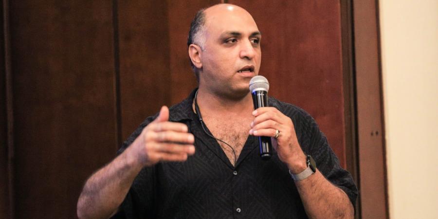 وائل السمرى بحفل إطلاق كتاب بين الواقعية والتجريد: عصام درويش نحات الروح
