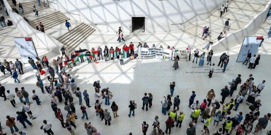 وقفة احتجاجية لناشطين مؤيدين لفلسطين بالمتحف البريطاني
