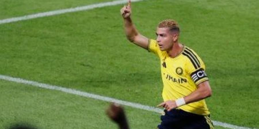 من رونالدو إلى محمد صلاح.. قائمة النجوم الأكثر متابعة على إنستجرام