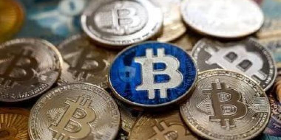 بيتكوين تتراجع دون 76 ألف دولار بعد رفض مجلس الشيوخ قانون "كلاريتي"