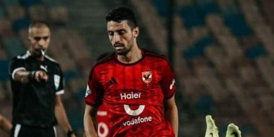 طبيب الأهلى يكشف تفاصيل إصابة طاهر محمد طاهر فى مباراة أبو قير