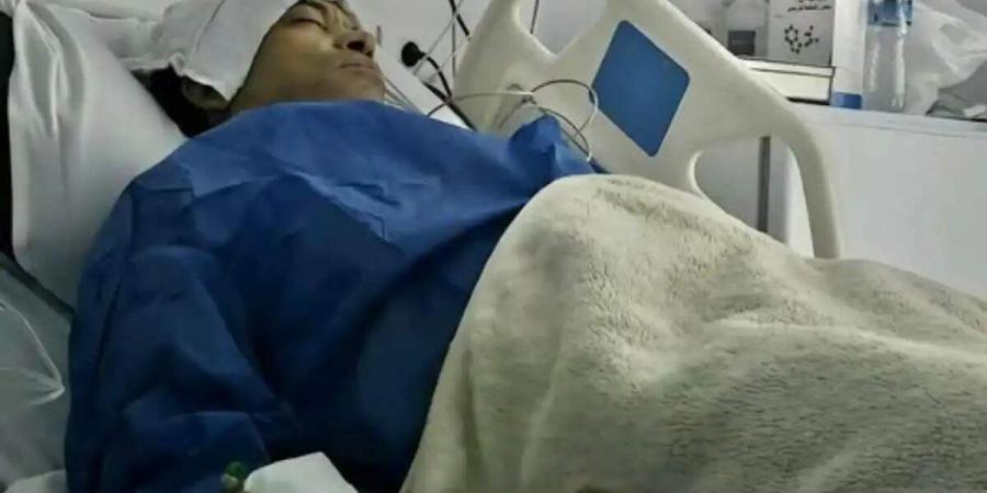 بعد تعرّضه لوعكة صحية مفاجئة.. فنان شهير يطلب من جمهوره الدعاء له من داخل المستشفى (صورة)