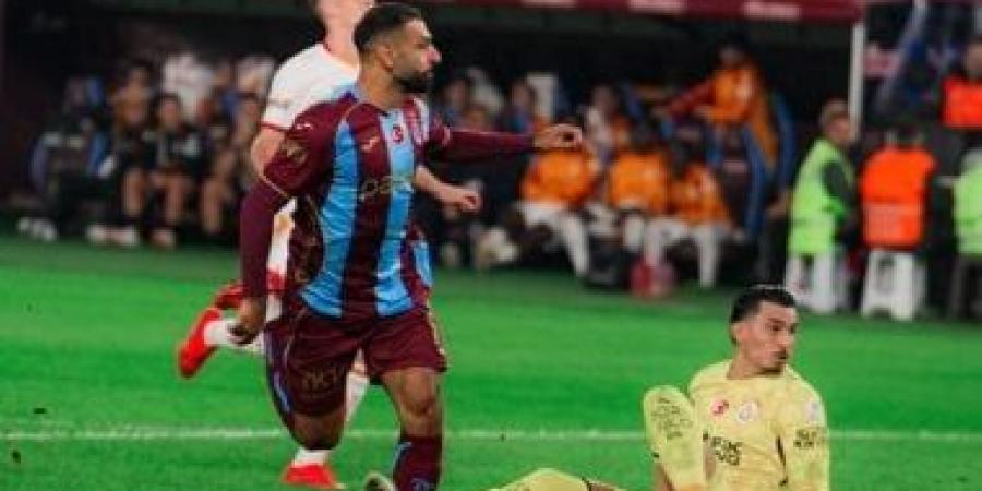 محمد صلاح يقود احتفالات جماهير طرابزون سبور بعد رباعية جالاتا سراي.. فيديو
