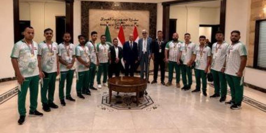 سفير بغداد في القاهرة يستقبل بعثة منتخب العراق لكرة القدم للمكفوفين