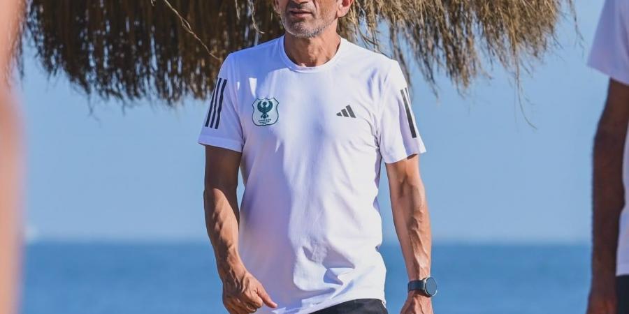 المصري يخوض مرانه الصباحي على شواطئ بورفؤاد استعداداً لسيراميكا