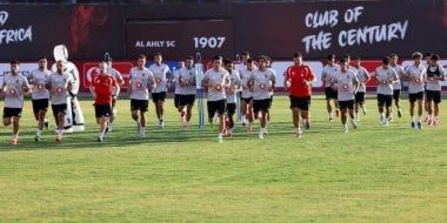 الأهلي يواصل تدريباته الجماعية استعدادا لاستئناف الدوري