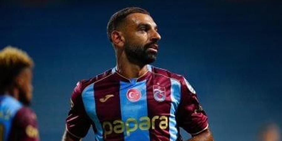 سائح تركى يوثق انبهار المصريين بقميص محمد صلاح فى الشارع.. فيديو