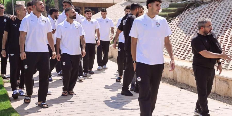 جولة للاعبي منتخب مصر بفندق الإقامة قبل مواجهة أنجولا.. صور