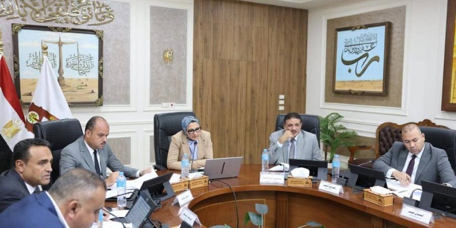 محافظ الوادي الجديد توجه بطرح 1000 فدان بكل مركز لدعم الاستثمار الزراعي