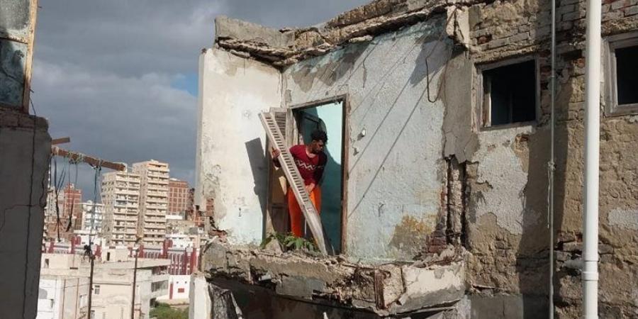 محافظة الإسكندرية تنفي مصرع سيدة وابنتها في انهيار عقار محرم بك