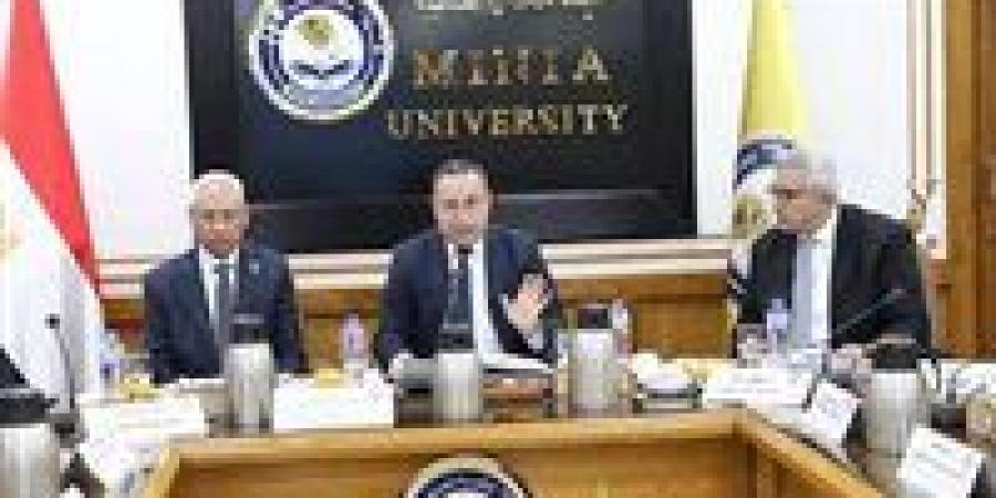 وزير التعليم العالي والقائم بعمل وزير الثقافة يترأس اجتماع المجلس الأعلى للجامعات بجامعة المنيا